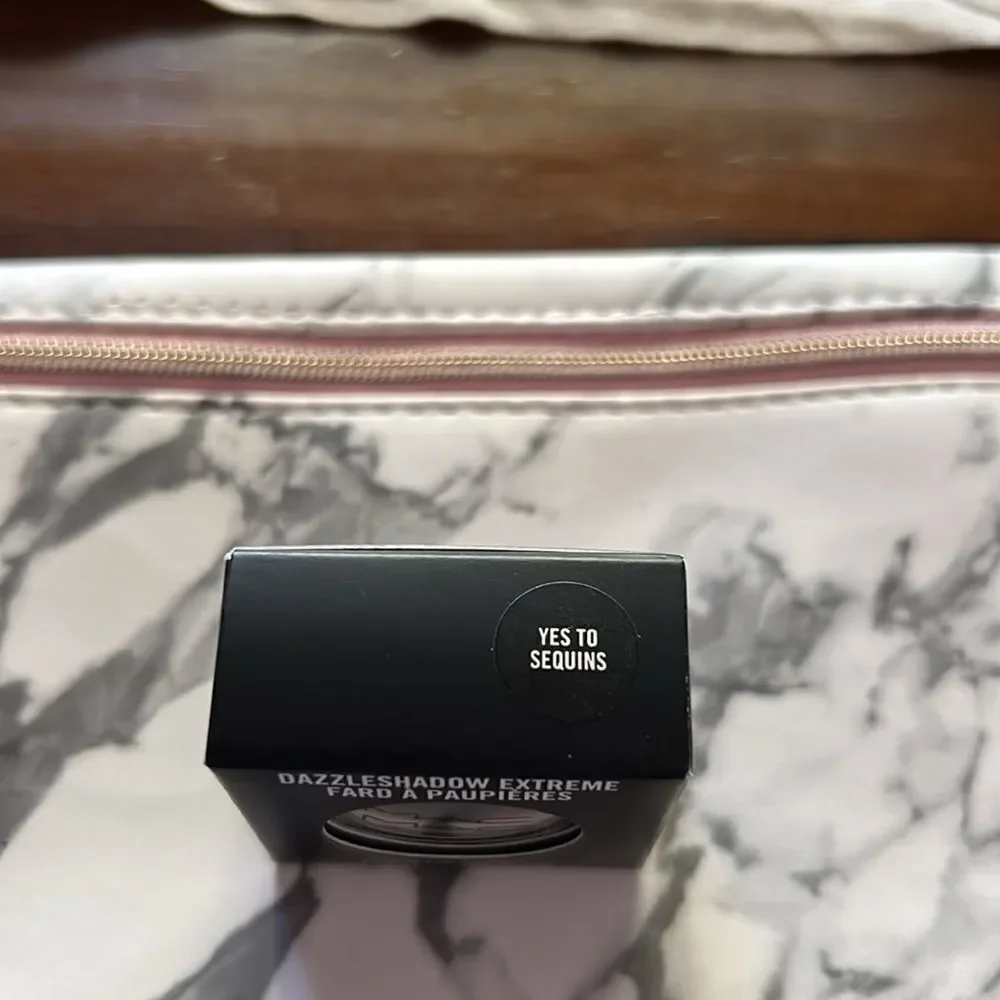 Mac eye shadow Yes to sequins color New in box Ipsy bag